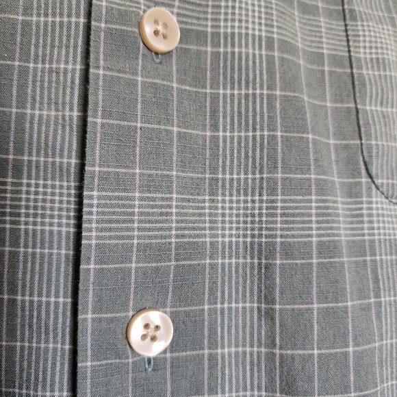 2 VanHeusen Big and Tall men's button down shirts 4x - Picture 5 of 11